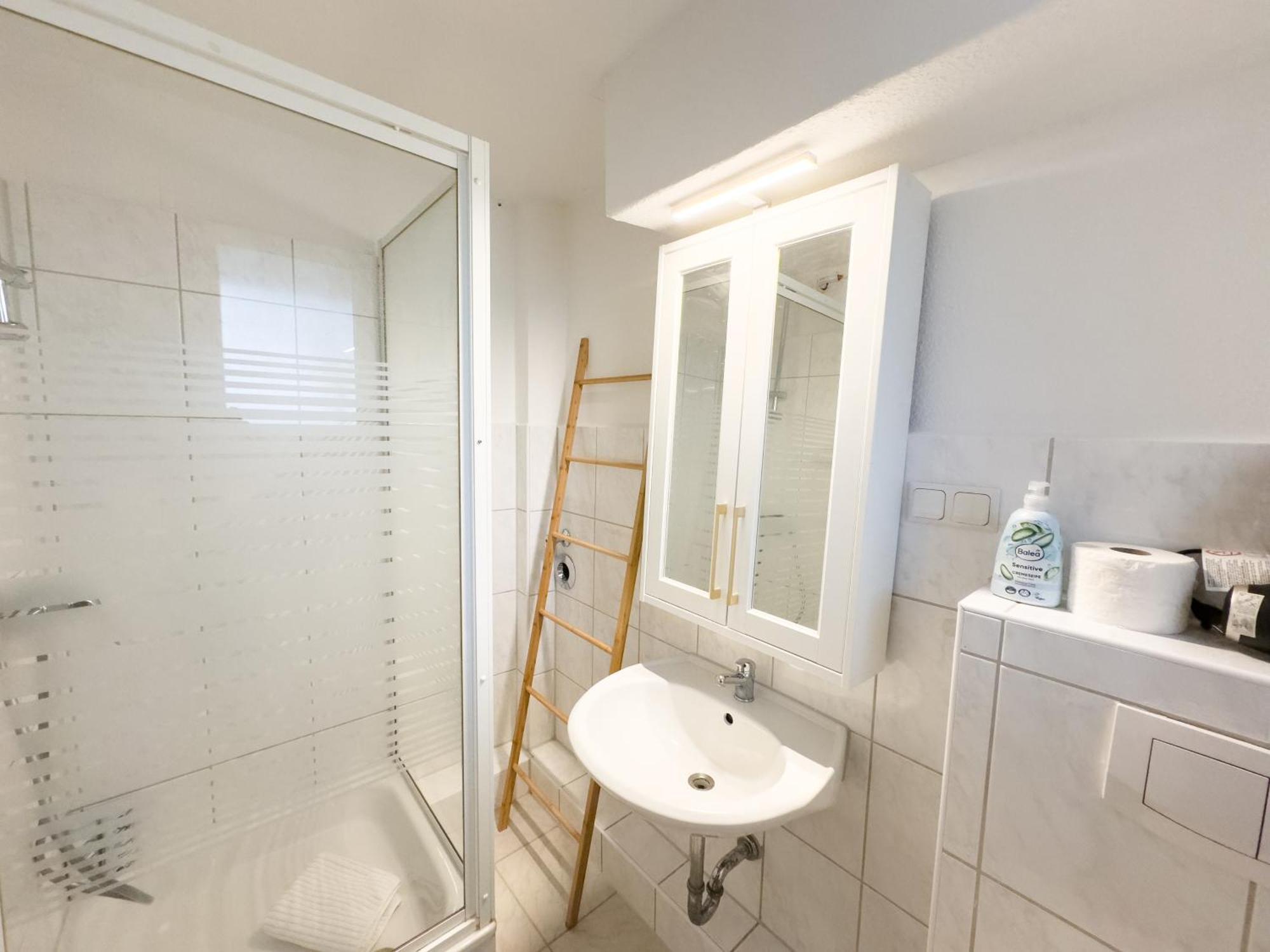 Apartment Messewohnung Fuer 4 Gaeste Mit Kostenlosem Parkplatz Hannover